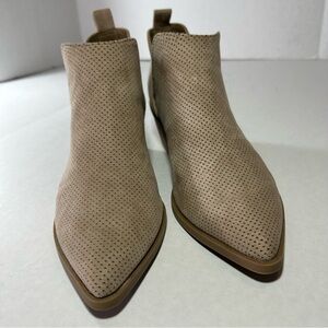 Universal Thread Beige Perforated Ankle Booties 6.5